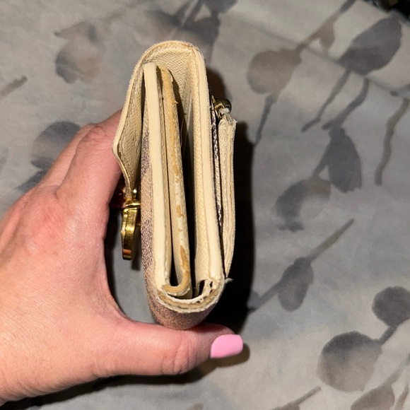 Louis Vuitton Damier Azur Koala Wallet - Picture 9 of 12